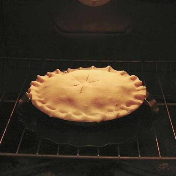Non-Stick Oven Guard for Baking Pies - Image 4